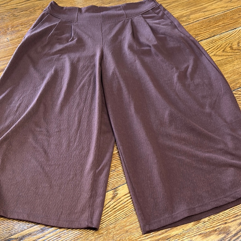 Matilda Jane brown Alice cropped pants.  Size Medium.  Elastic waistband.